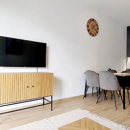 Panorama Garden Apartment *